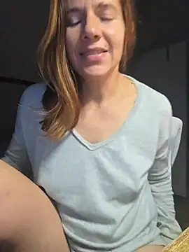 Snapshot of Lina_lou4 chatting on December 17, 2025, 4:45 pm Lina lou4 online show from December 17, 2025, 4:45 pm