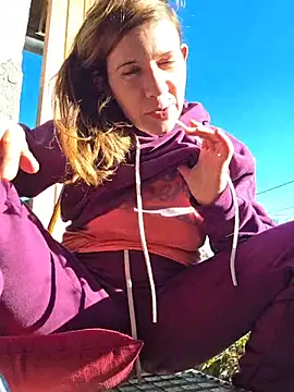 Snapshot of Lina_lou4 chatting on December 14, 2025, 12:44 pm Lina lou4 online show from December 14, 2025, 12:44 pm