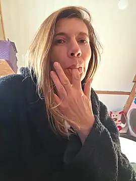 Snapshot of Lina_lou4 chatting on December 16, 2025, 9:46 am Lina lou4 online show from December 16, 2025, 9:46 am