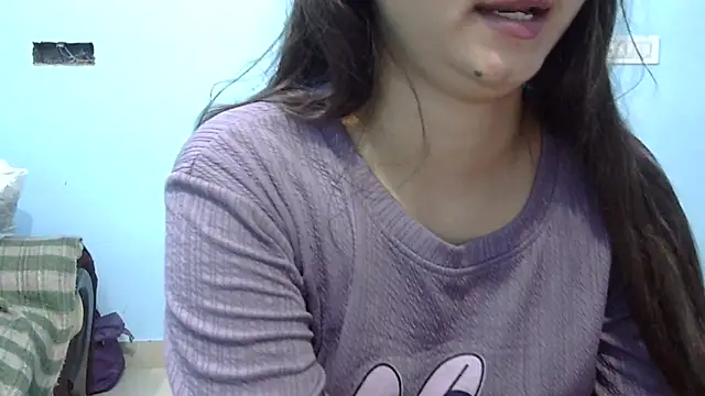 lovelydesi21 online show from October 5, 2025, 5:47 pm