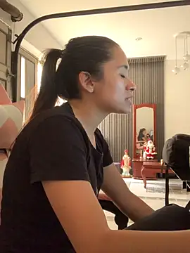 sharonshow online show from December 3, 2025, 5:56 pm