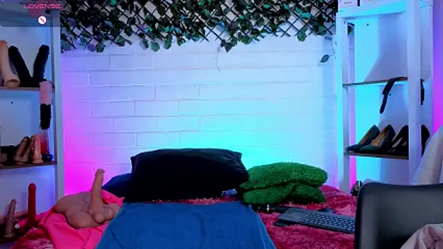 louise nails online show from May 30, 2026, 4:01 pm
