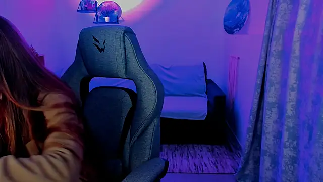 EmilyWilden online show from November 11, 2025, 9:37 am