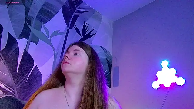 Snapshot of RubyValen chatting on September 16, 2025, 1:06 am RubyValen online show from September 16, 2025, 1:06 am