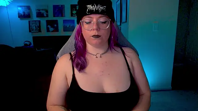 KiraSpitQueen online show from January 19, 2026, 4:27 am