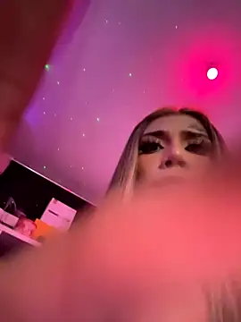 caroline cossei online show from September 29, 2025, 3:24 am