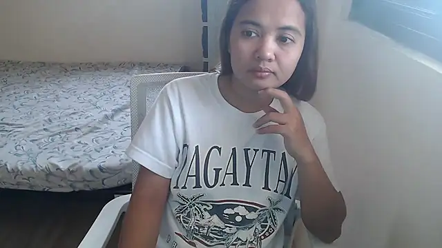 Snapshot of xTheLastVIRGINx chatting on October 15, 2025, 5:39 am xTheLastVIRGINx online show from October 15, 2025, 5:39 am