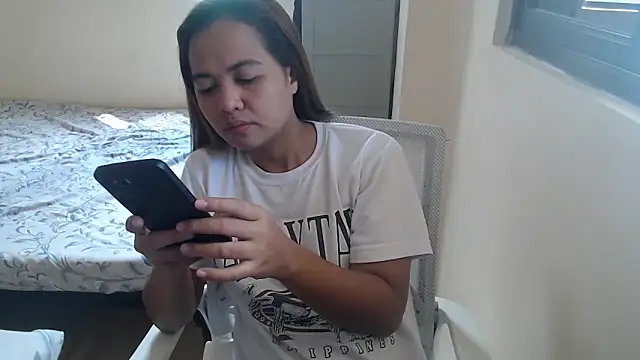 Snapshot of xTheLastVIRGINx chatting on October 5, 2025, 4:47 am xTheLastVIRGINx online show from October 5, 2025, 4:47 am