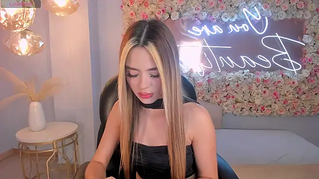 JuanitaClay online show from December 15, 2025, 12:22 pm