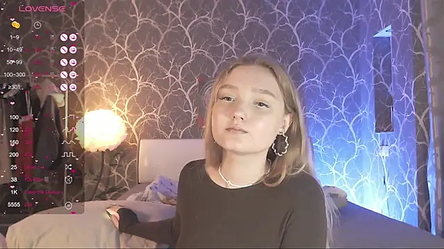 MiaMiaMeow online show from April 3, 2026, 4:02 pm