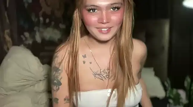 Snapshot of Claire_Brooke chatting on February 6, 2025, 6:35 pm Claire Brooke online show from February 6, 2025, 6:35 pm