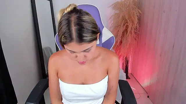 sofia henaok online show from February 24, 2026, 12:11 am