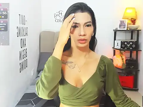 Trixie Mattel21 online show from March 25, 2026, 10:52 pm