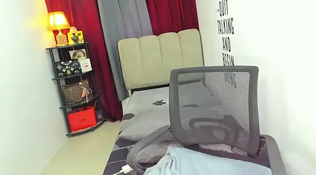 Snapshot of Trixie_Mattel21 chatting on January 28, 2025, 5:22 am Trixie Mattel21 online show from January 28, 2025, 5:22 am