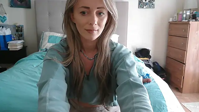 Snapshot of Heyitsmee33 chatting on May 15, 2026, 12:36 pm Heyitsmee33 online show from May 15, 2026, 12:36 pm