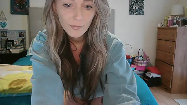 Snapshot of Heyitsmee33 chatting on April 7, 2026, 2:08 pm Heyitsmee33 online show from April 7, 2026, 2:08 pm