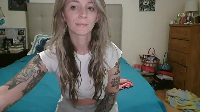 Snapshot of Heyitsmee33 chatting on April 9, 2026, 9:59 am Heyitsmee33 online show from April 9, 2026, 9:59 am