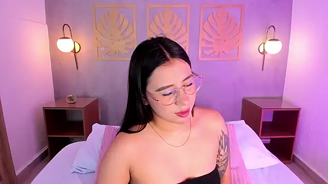 Snapshot of majo_rose chatting on October 6, 2025, 7:03 pm majo rose online show from October 6, 2025, 7:03 pm