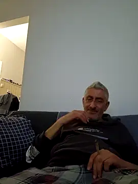 cuci45 online show from November 2, 2025, 9:31 pm