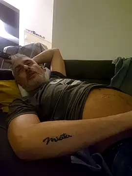 cuci45 online show from November 13, 2025, 1:31 am