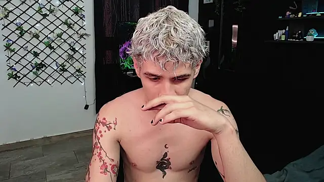 Snapshot of andybxby chatting on February 4, 2025, 8:38 pm andybxby online show from February 4, 2025, 8:38 pm