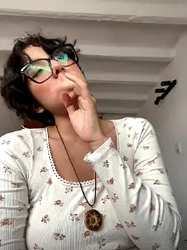 aurora xoxo online show from November 23, 2025, 4:28 pm