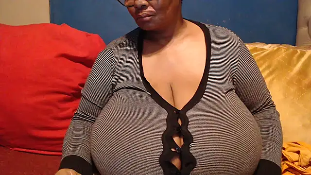 CUTEFIRMMELONSS online show from December 17, 2025, 2:27 am