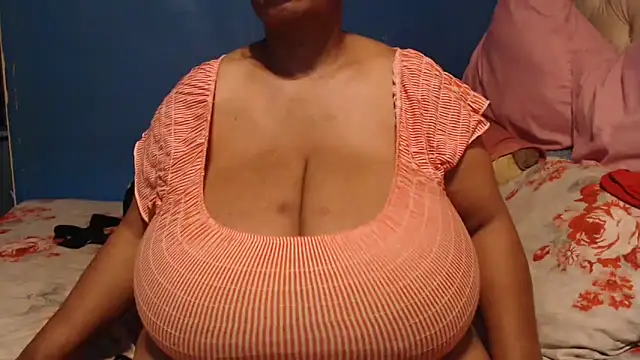 CUTEFIRMMELONSS online show from October 21, 2025, 4:17 pm