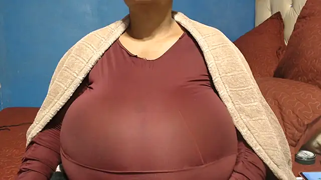 CUTEFIRMMELONSS online show from May 23, 2026, 4:50 pm