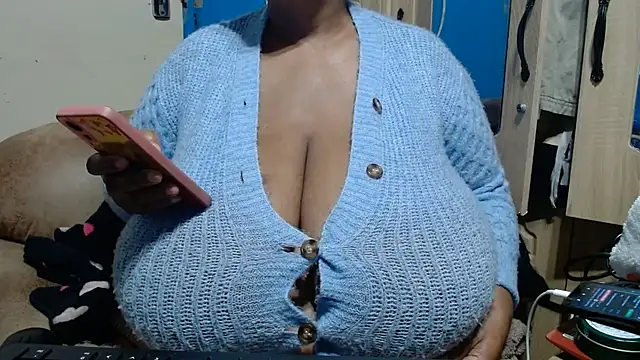 CUTEFIRMMELONSS online show from July 15, 2026, 5:36 am