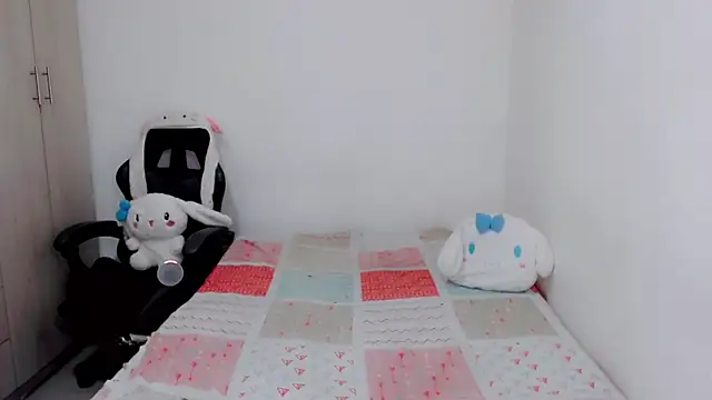 Youlittlepervertt  online show from November 11, 2025, 10:54 am