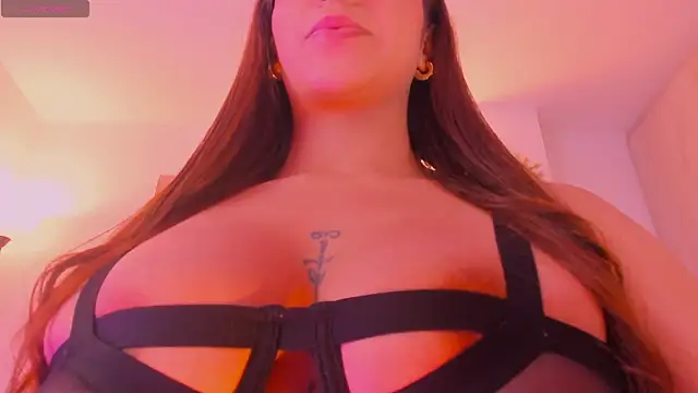 MariamRivera  online show from October 27, 2025, 11:49 pm