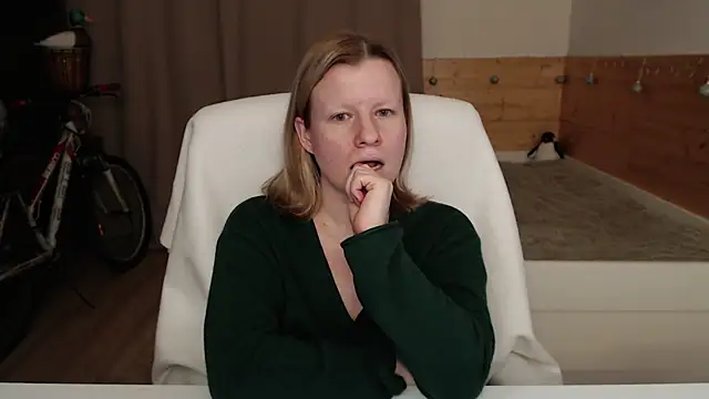 Snapshot of Exponent_5 chatting on December 2, 2024, 8:39 pm Exponent 5 online show from December 2, 2024, 8:39 pm