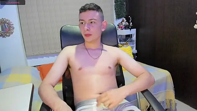 Snapshot of Christ_Miller3 chatting on March 15, 2025, 4:13 am Christ Miller3 online show from March 15, 2025, 4:13 am