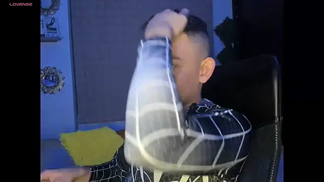 Snapshot of Christ_Miller3 chatting on November 1, 2025, 4:30 am Christ Miller3 online show from November 1, 2025, 4:30 am