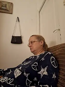 Snapshot of She-devilx chatting on September 21, 2025, 9:09 pm She-devilx online show from September 21, 2025, 9:09 pm