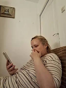 Snapshot of She-devilx chatting on September 11, 2025, 7:14 pm She-devilx online show from September 11, 2025, 7:14 pm