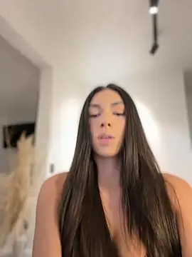 EllaSanz  online show from October 22, 2025, 9:13 pm