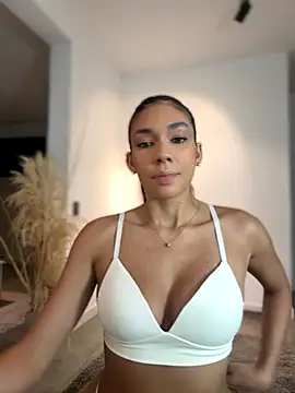 EllaSanz  online show from October 25, 2025, 8:09 pm