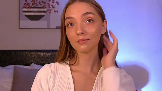 VirginieCruz online show from November 17, 2025, 7:07 pm