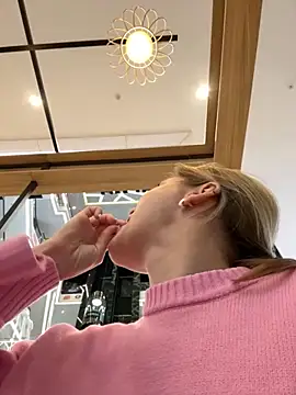 ValenciaShock online show from October 19, 2025, 7:00 am