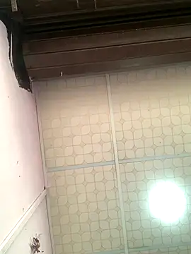 Hullax online show from November 3, 2025, 1:55 am