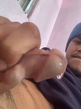 Hullax online show from December 17, 2025, 5:01 am