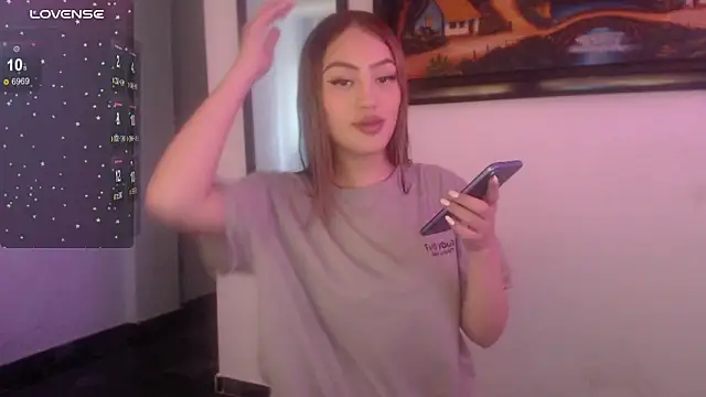 Snapshot of Sophi-tayson chatting on March 13, 2025, 8:22 pm Sophi-tayson online show from March 13, 2025, 8:22 pm