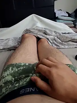 Snapshot of LuqenZo chatting on February 10, 2026, 11:42 am LuqenZo online show from February 10, 2026, 11:42 am