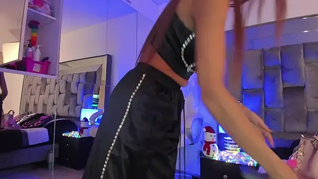 zinnia mosley online show from December 15, 2025, 11:27 am