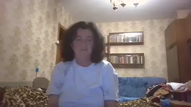GypsiQueen2 online show from July 24, 2026, 8:27 pm