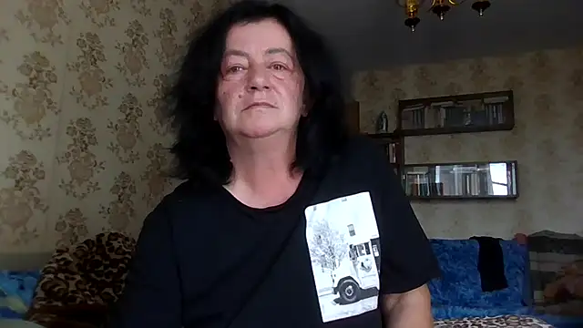 GypsiQueen2 online show from July 21, 2026, 1:23 pm