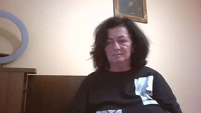 GypsiQueen2 online show from June 6, 2026, 6:13 pm