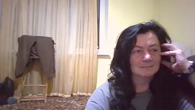 GypsiQueen2 online show from January 6, 2026, 6:12 pm